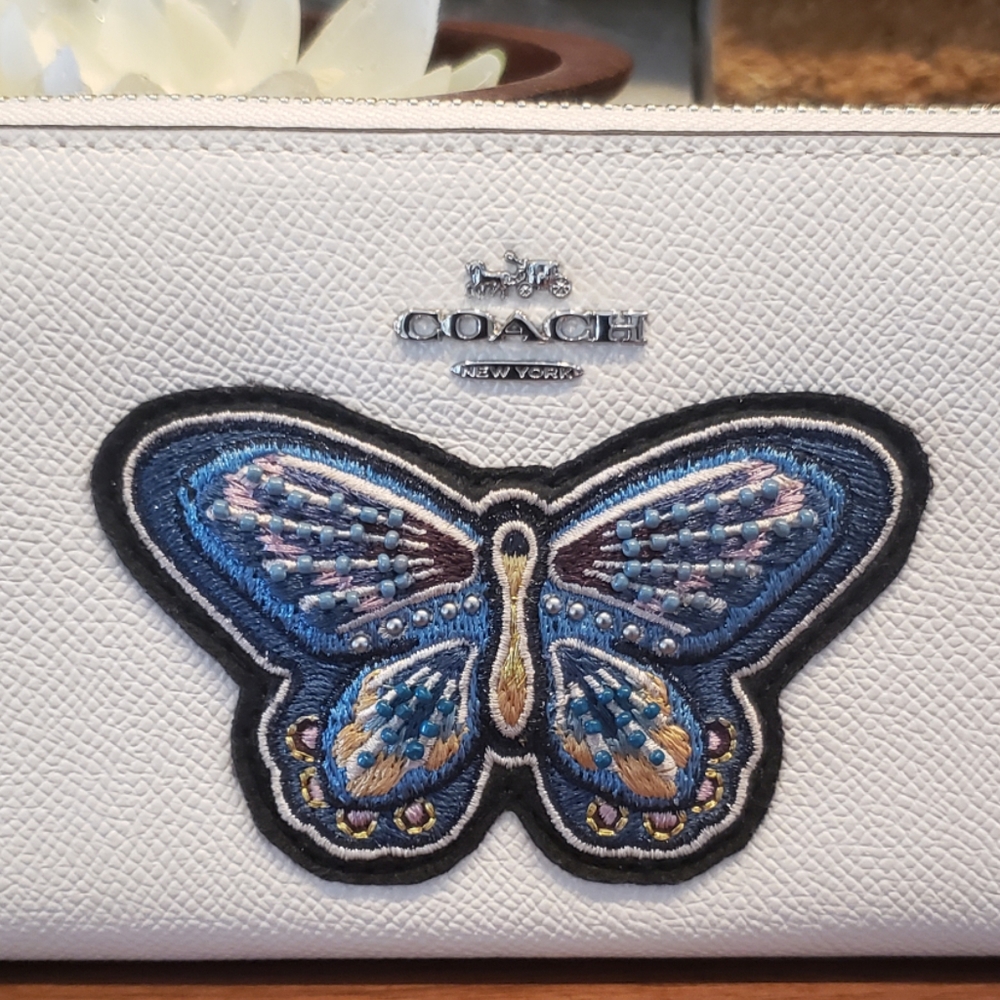 NEW Coach Butterfly Embossed Wallet - Picture 2 of 7